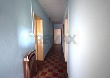 Hall / corridoio - Trilocale Viale Martiri della Libertà
 
63, Borgo Val di Taro - foto 6