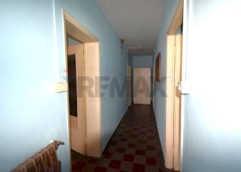 Hall / corridoio - Trilocale Viale Martiri della Libertà
 
63, Borgo Val di Taro - foto 13