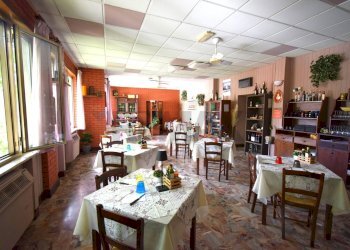 Sala da pranzo - Locale Commerciale Viale Martiri della Libertà
 
63, Borgo Val di Taro - foto 4