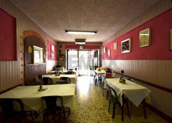 Sala da pranzo - Locale Commerciale Viale Martiri della Libertà
 
63, Borgo Val di Taro - foto 13