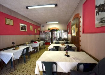 Sala da pranzo - Locale Commerciale Viale Martiri della Libertà
 
63, Borgo Val di Taro - foto 16