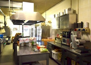 Cucina - Locale Commerciale Viale Martiri della Libertà
 
63, Borgo Val di Taro - foto 28