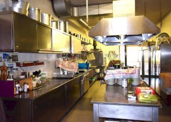 Cucina - Locale Commerciale Viale Martiri della Libertà
 
63, Borgo Val di Taro - foto 30