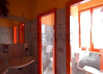 Bagno - Locale Commerciale Viale Martiri della Libertà
 
63, Borgo Val di Taro - foto 35