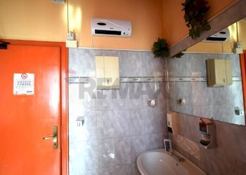 Bagno - Locale Commerciale Viale Martiri della Libertà
 
63, Borgo Val di Taro - foto 36