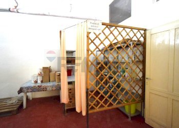 Camera / camera da letto - Locale Commerciale Viale Martiri della Libertà
 
63, Borgo Val di Taro - foto 45