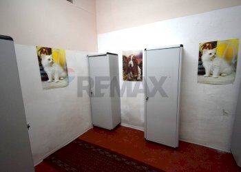 Hall / corridoio - Locale Commerciale Viale Martiri della Libertà
 
63, Borgo Val di Taro - foto 47