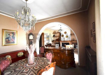 Sala da pranzo - Quadrilocale Viale Martiri della Libertà
 
63, Borgo Val di Taro - foto 8