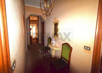 Hall / corridoio - Quadrilocale Viale Martiri della Libertà
 
63, Borgo Val di Taro - foto 17