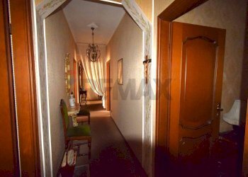 Hall / corridoio - Quadrilocale Viale Martiri della Libertà
 
63, Borgo Val di Taro - foto 26