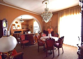 Sala da pranzo - Appartamento Viale Martiri della Libertà
 
63, Borgo Val di Taro - foto 22