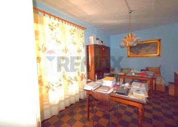 Sala da pranzo - Appartamento Viale Martiri della Libertà
 
63, Borgo Val di Taro - foto 39