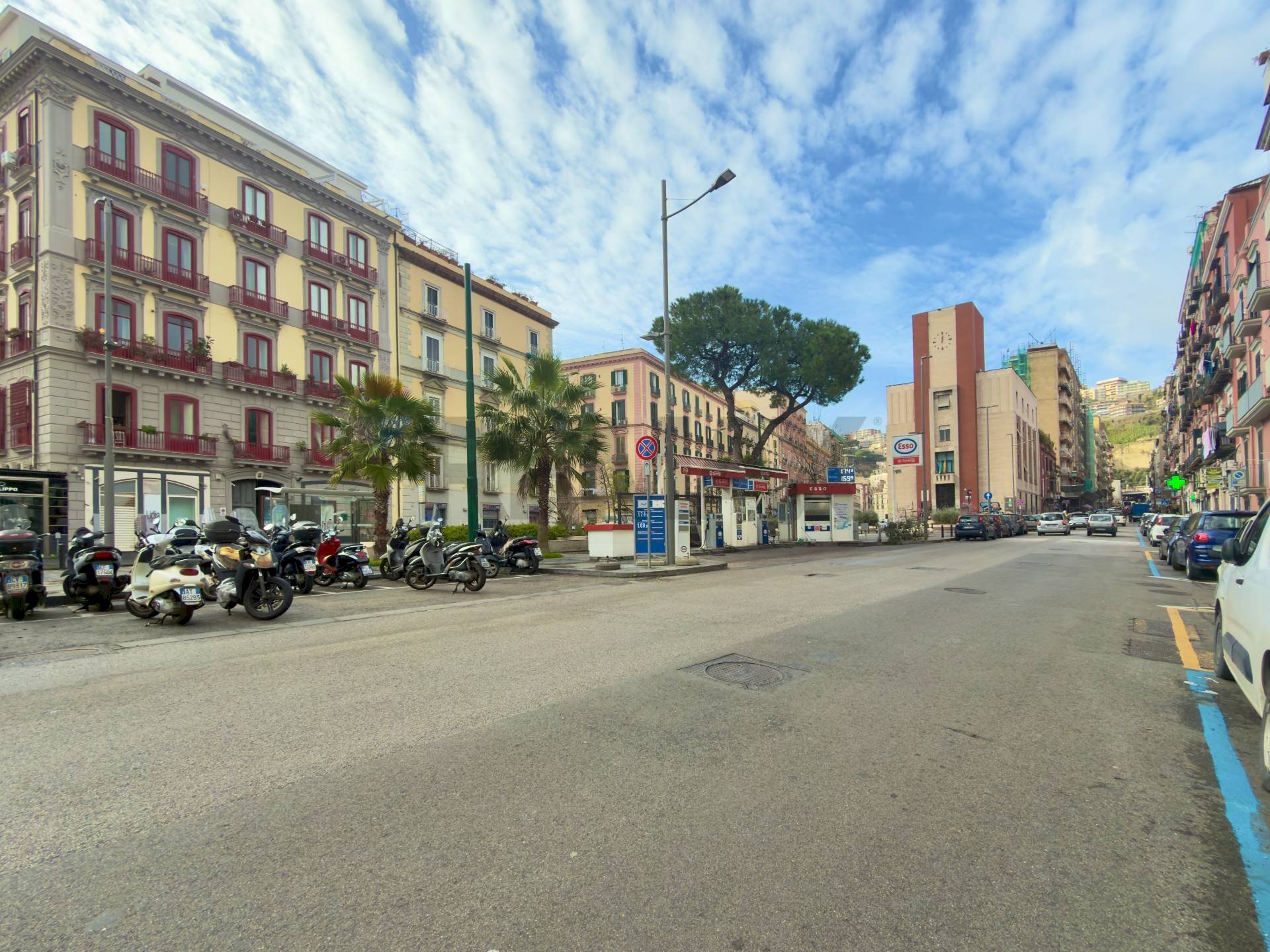 Edificio all\'aperto - Bilocale Via Riviera di Chiaia
23, Napoli - foto 3