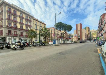 Edificio all\'aperto - Bilocale Via Riviera di Chiaia
 
23, Napoli - foto 3