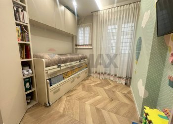 Camera / camera da letto - Quadrilocale Via Domenico Fontana
 
21, Napoli - foto 7