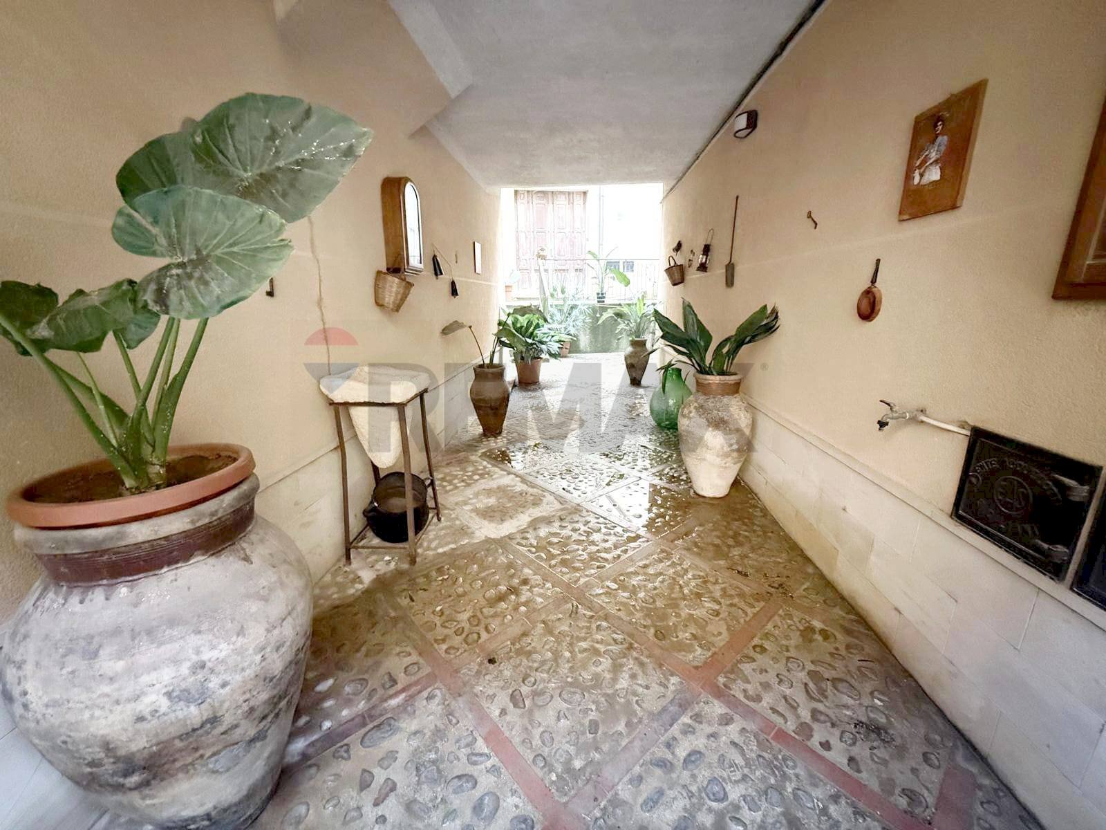 Hall / corridoio - Four-room apartment Via Francesco Crispi
166, Salemi - photo 3