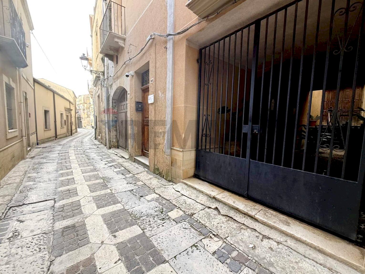 Edificio all\'aperto - Quadrilocale Via Francesco Crispi
 
166, Salemi - foto 3