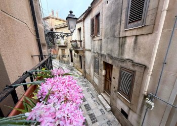 Edificio all\'aperto - Quadrilocale Via Francesco Crispi
 
166, Salemi - foto 1