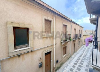 Edificio all\'aperto - Quadrilocale Via Francesco Crispi
 
166, Salemi - foto 13