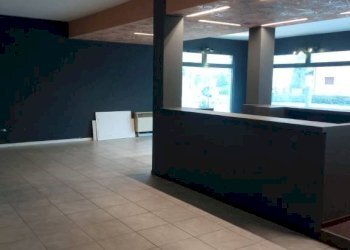 Interno non residenziale - Negozio via Camillo Benso di Cavour, Cavezzo - foto 2