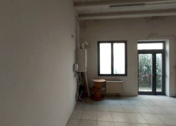Interno non residenziale - Shop via Camillo Benso di Cavour, Cavezzo - photo 6