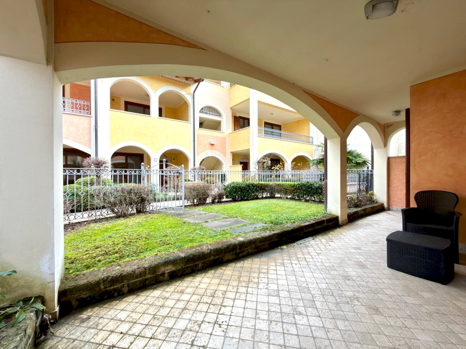 Portico e giardino - Trilocale Lungolago Giuseppe Zanardelli
36, Toscolano-Maderno - foto 2