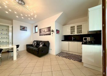 Soggiorno cottura - Trilocale Lungolago Giuseppe Zanardelli
 
36, Toscolano-Maderno - foto 11