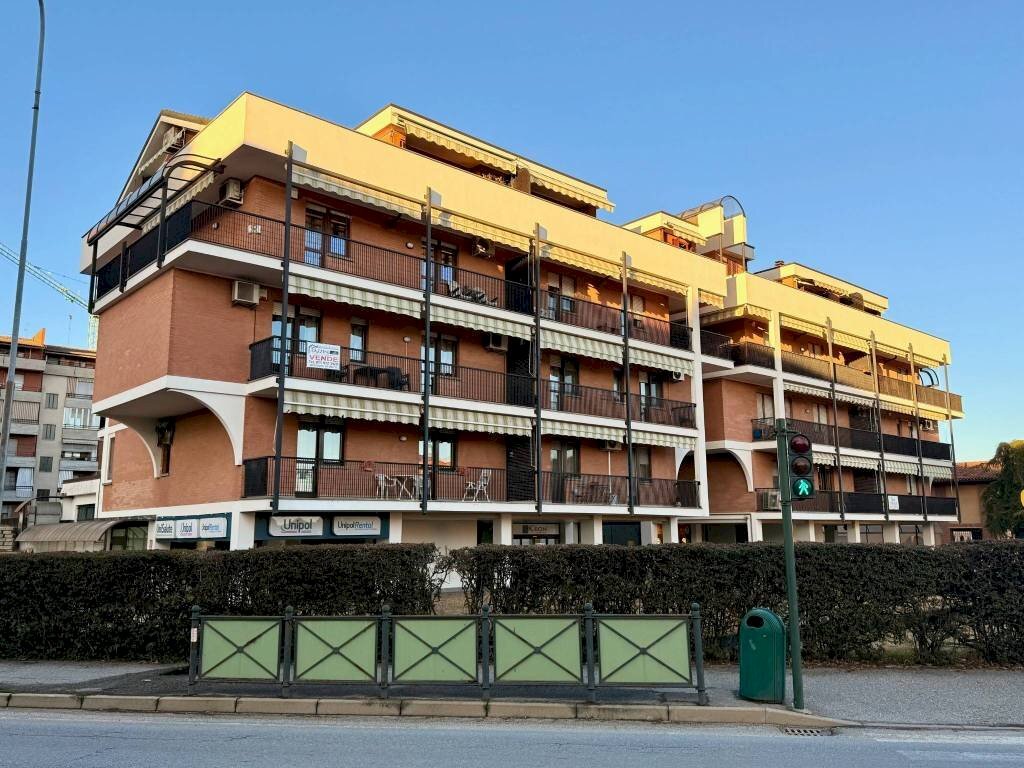 Facciata - Quadrilocale via Ferruccio Valobra, 204, Carmagnola - foto 1