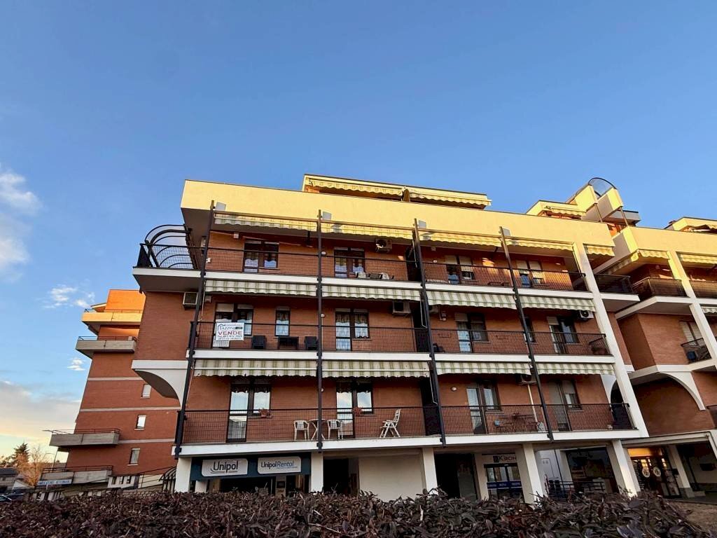Facciata - Quadrilocale via Ferruccio Valobra, 204, Carmagnola - foto 2
