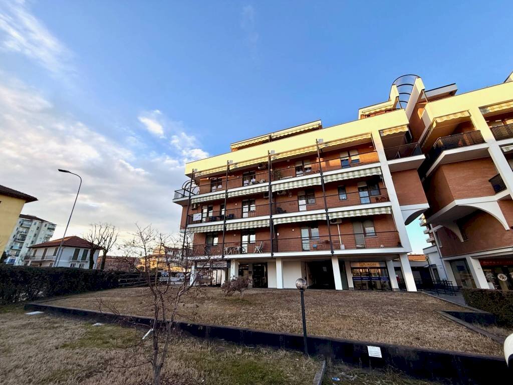 Facciata - Quadrilocale via Ferruccio Valobra, 204, Carmagnola - foto 3