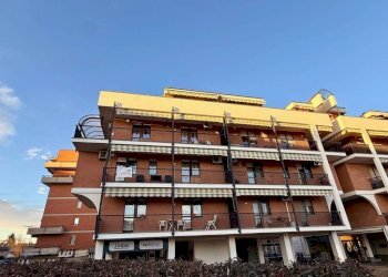Facciata - Quadrilocale via Ferruccio Valobra, 204, Carmagnola - foto 2