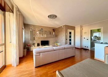 Salone - Quadrilocale via Ferruccio Valobra, 204, Carmagnola - foto 4