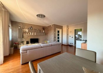 Salone - Quadrilocale via Ferruccio Valobra, 204, Carmagnola - foto 5