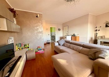 Salone - Quadrilocale via Ferruccio Valobra, 204, Carmagnola - foto 6