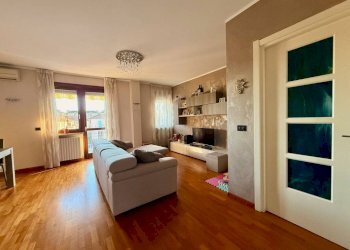 Salone - Quadrilocale via Ferruccio Valobra, 204, Carmagnola - foto 9