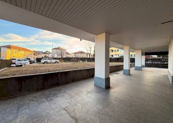 Interno non residenziale - Quadrilocale via Ferruccio Valobra, 204, Carmagnola - foto 35
