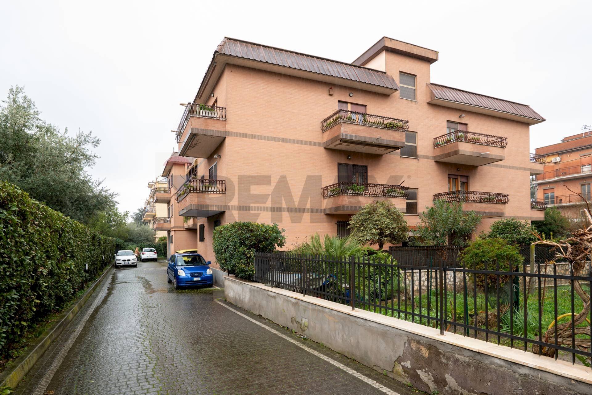 Edificio all\'aperto - Trilocale Via Castropignano
 
31, Roma - foto 1