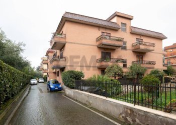 Edificio all\'aperto - Trilocale Via Castropignano
 
31, Roma - foto 1