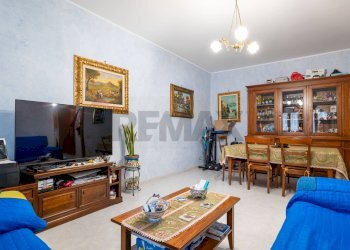 Sala da pranzo - Trilocale Via Castropignano
 
31, Roma - foto 8