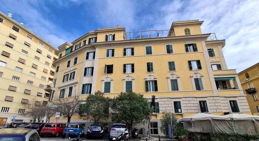 Facciata - Trilocale via Eleonora d'Arborea, 38, Roma - foto 2