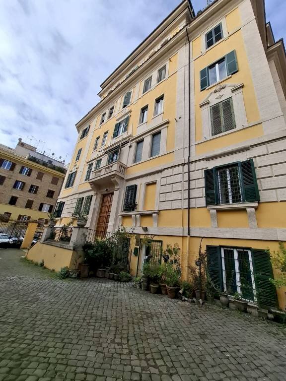 Facciata - Trilocale via Eleonora d'Arborea, 38, Roma - foto 3