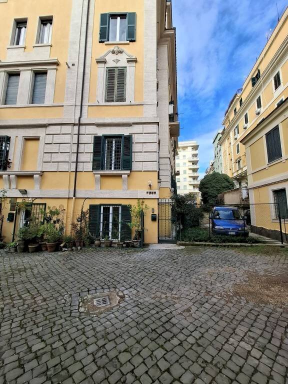 Cortile interno - Three-room apartment via Eleonora d'Arborea, 38, Roma - photo 3