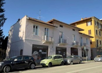 Facciata - Negozio via San Giuseppe Cottolengo, 10A, Biella - foto 2