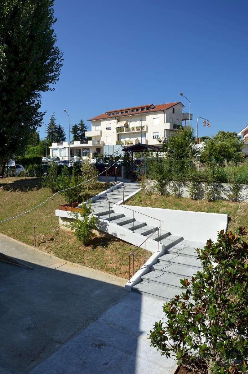 vista dall\'esterno - Box strada TORINO, 67, Pino Torinese - foto 1