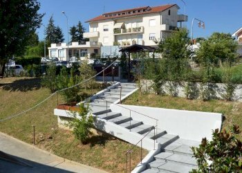 vista dall\'esterno - Box strada TORINO, 67, Pino Torinese - foto 1