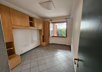 Camera da letto - Trilocale via al Poggio, Luvinate - foto 14