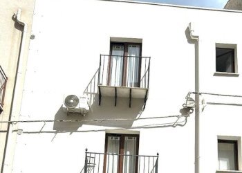 Facciata - Appartamento via Nunzio Nasi, 78, Castellammare del Golfo - foto 1