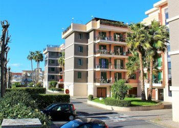 ESTERNO.jpg - Trilocale Via Santa Maria 202/C, Quarto - foto 2