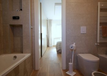 BAGNOCAMERAINGRESSO.jpg - Trilocale Via Santa Maria 202/C, Quarto - foto 28