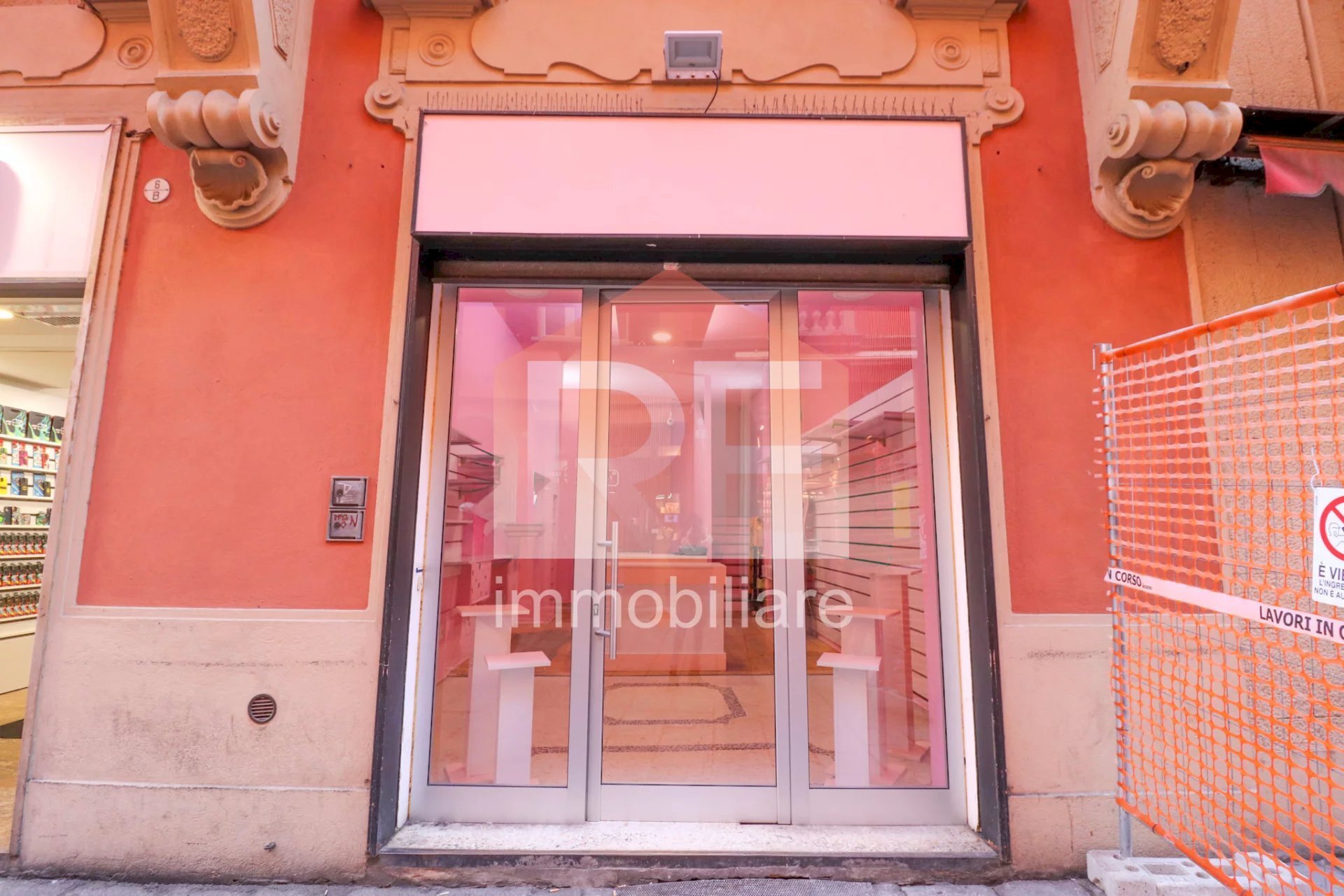 Negozio Via d'Azeglio, Bologna (zona Centro Storico) - foto 1